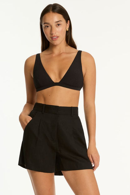 High Waisted Mid Length Short
Zip front with invisible closure
Front tucks with side pockets
Back Darts with elastic back waist