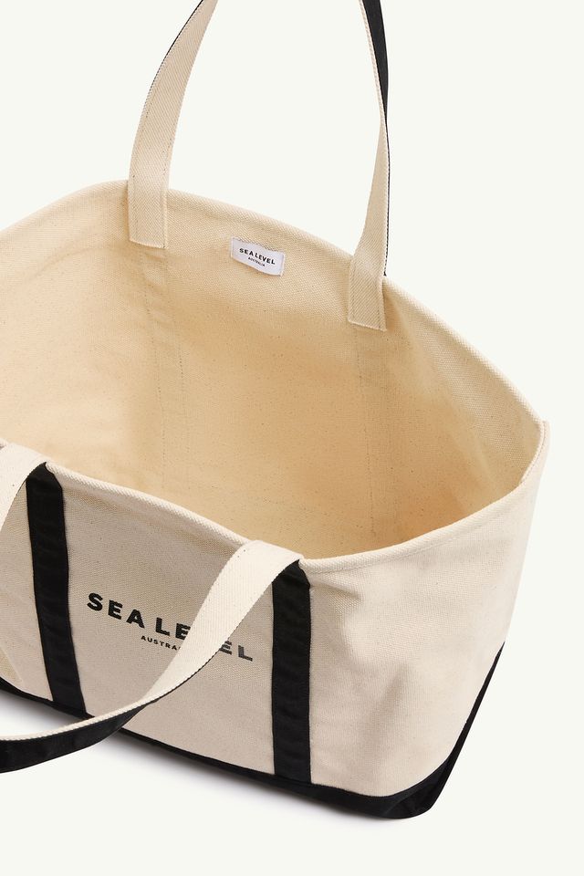 Heavy weight cotton canvas
Double handle
Sea Level logo print
Gold logo pin
Base and handle contrast
Internal pocket
Hard base
Large tote size