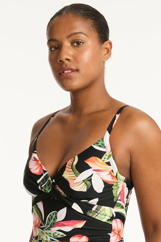 Best suited for cups DD to E Hidden underwire bra Adjustable & convertible straps - adjust for comfort & to ensure the perfect fit Side boning for shape & side support Powermesh lining for front & back support