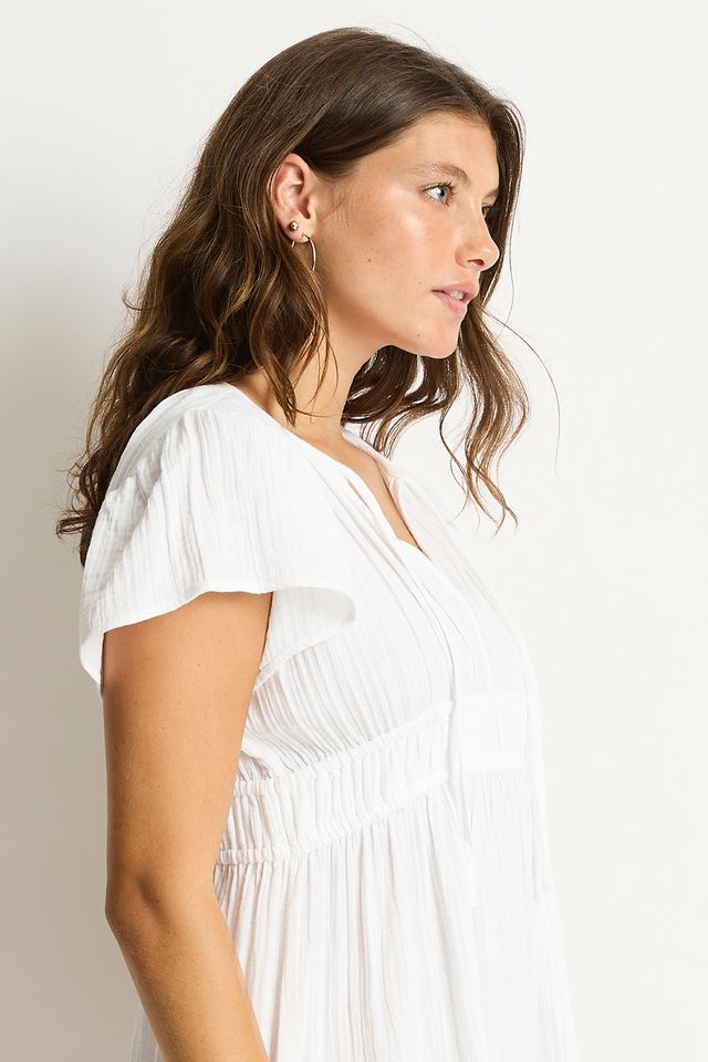 Cotton cheesecloth fabric

Soft touch fabric
V front neckline with tie
Elastic underbust panel
Short fluted sleeve
Maxi length