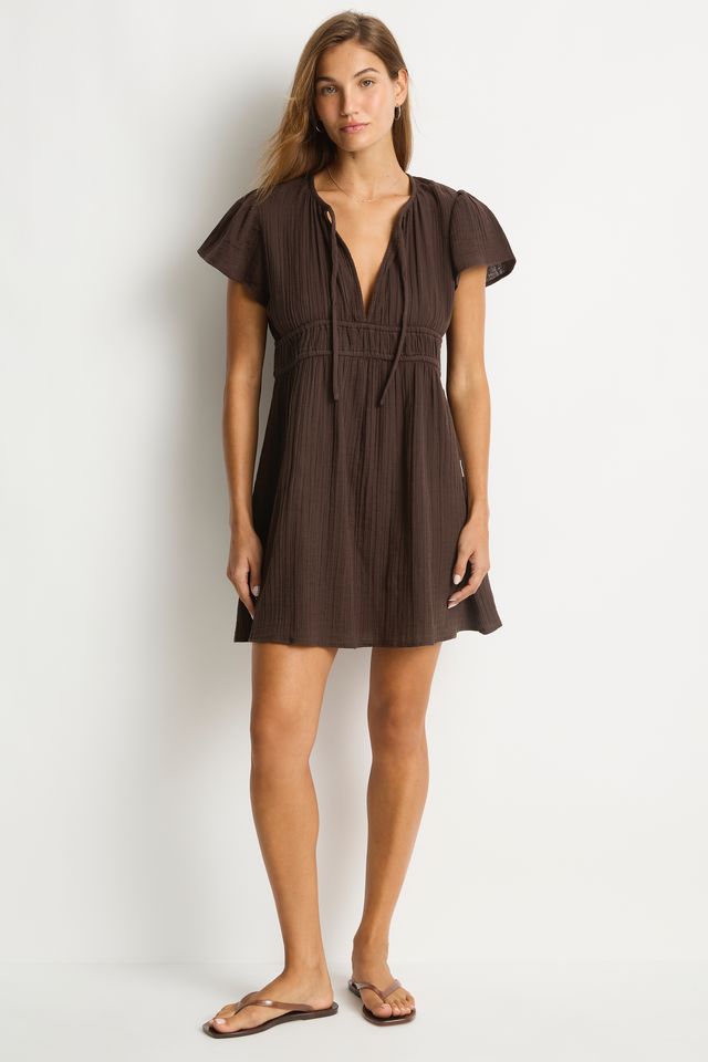 Cotton cheesecloth fabric
Soft touch fabric
V front neckline with tie
Elastic underbust panel
Short fluted sleeve