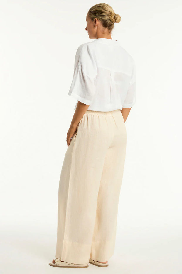 Drawstring cord and elastic waist
Side pockets
High waisted with wide leg
Hem band detail