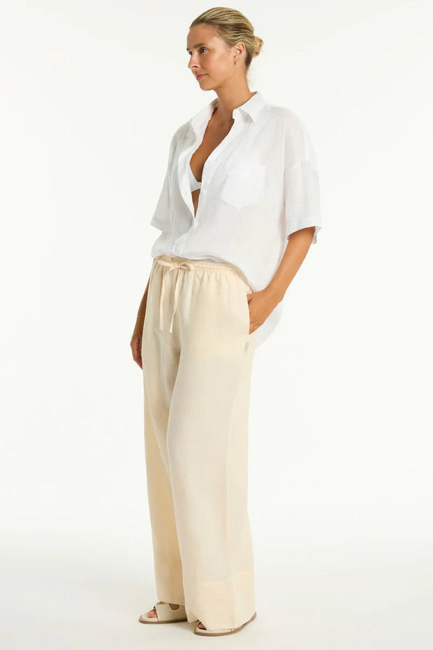 Drawstring cord and elastic waist
Side pockets
High waisted with wide leg
Hem band detail