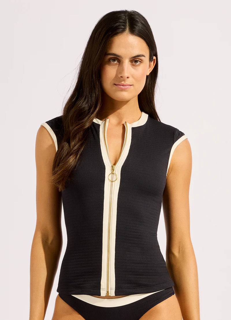 Removable Cups For Shape And Support
Internal Shelf Bra For Bust Support
Cap Sleeves
Zipfront Lock For Versatile Fit
Contrast Bind