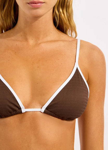 Removable Cups For Shape And Support
Contrast Bind
Adjustable & Convertible Straps For Fit Versatility
Tie Back For Fit Versatility
Fabric: 72% Nylon / 28% Elastane