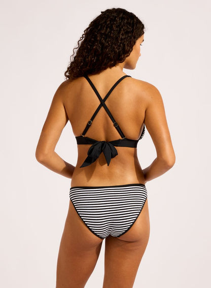 Removable Cups For Shape And Support
Adjustable & Convertible Straps For Fit Versatility
Tie Back For Fit Versatility
Soft Edges For Comfort