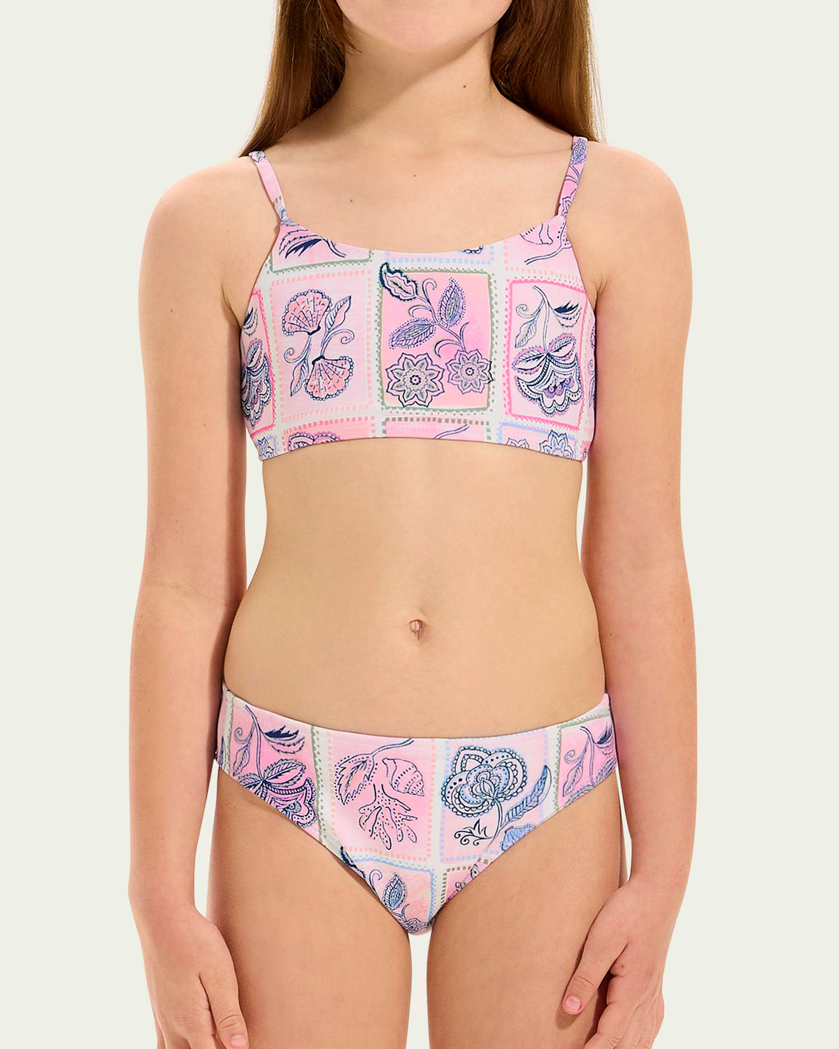 Bikini Set
Crop style Top with Tie back for fit versatility
Scoop neckline
Adjustable straps for the perfect fit
Modest hipster Brief