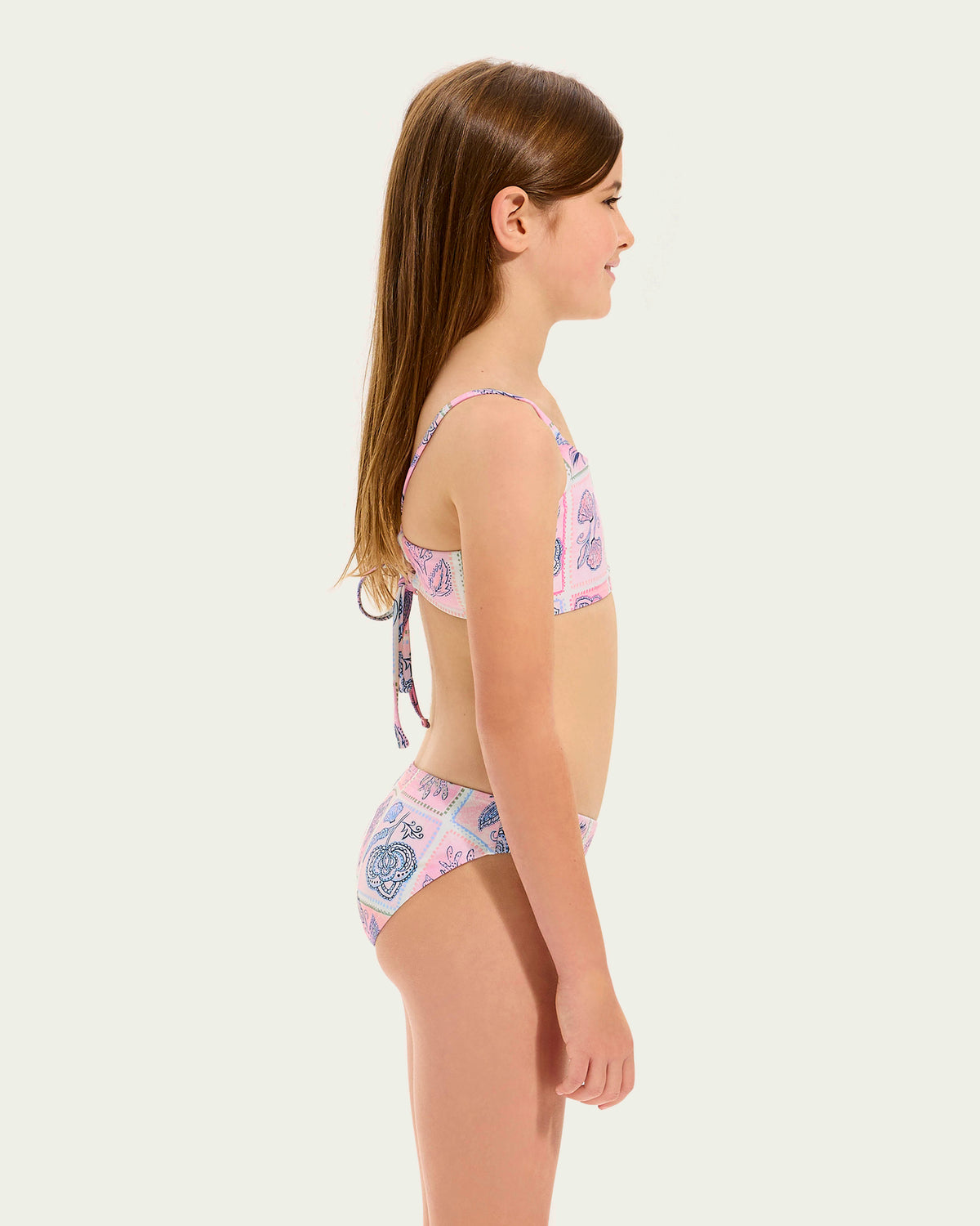 Bikini Set
Crop style Top with Tie back for fit versatility
Scoop neckline
Adjustable straps for the perfect fit
Modest hipster Brief