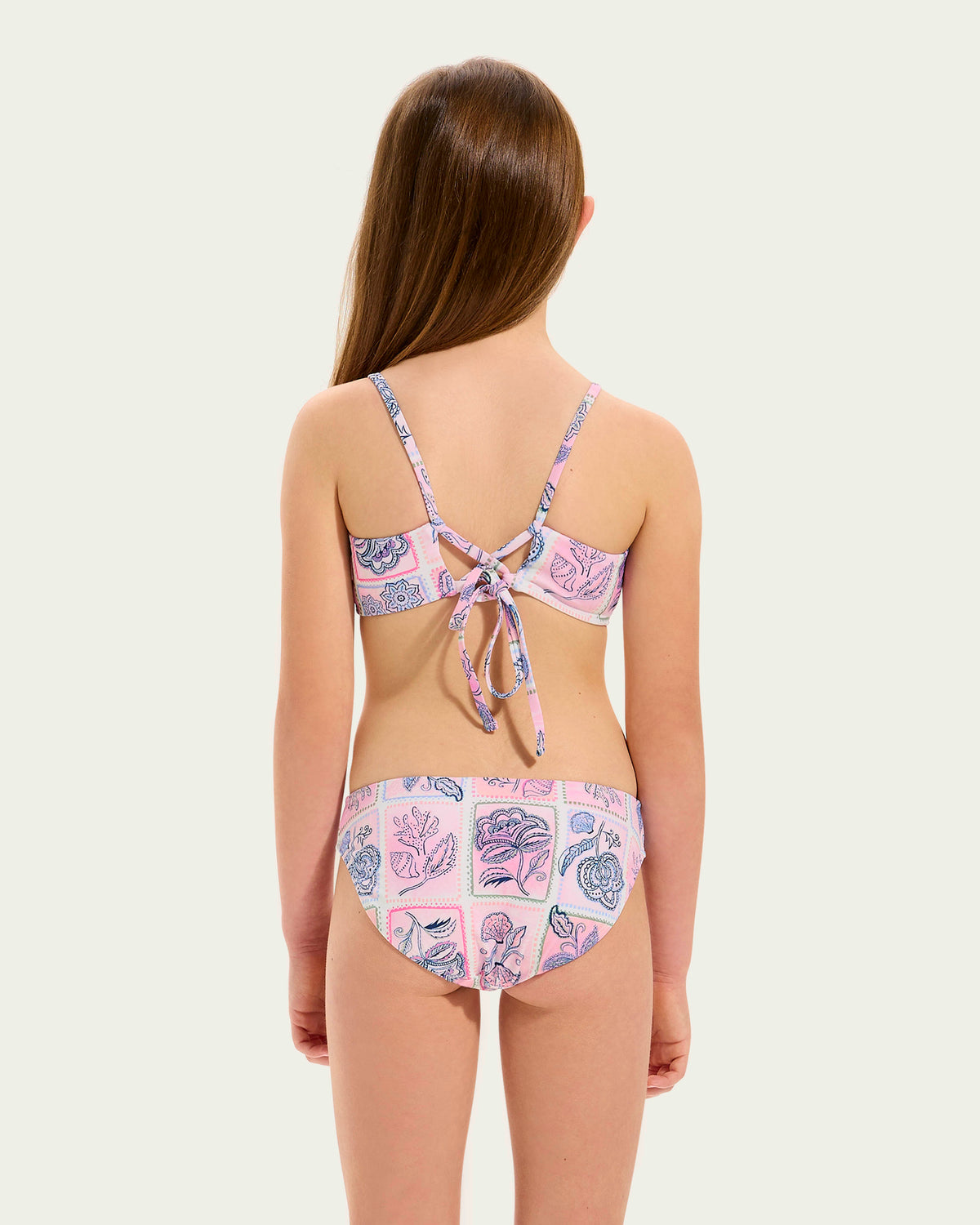 Bikini Set
Crop style Top with Tie back for fit versatility
Scoop neckline
Adjustable straps for the perfect fit
Modest hipster Brief