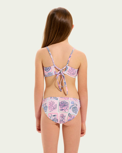 Bikini Set
Crop style Top with Tie back for fit versatility
Scoop neckline
Adjustable straps for the perfect fit
Modest hipster Brief
