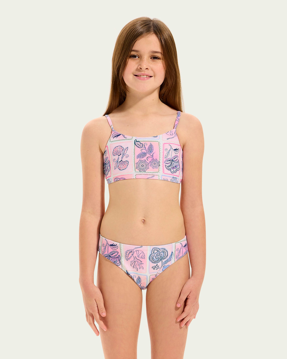 Bikini Set
Crop style Top with Tie back for fit versatility
Scoop neckline
Adjustable straps for the perfect fit
Modest hipster Brief