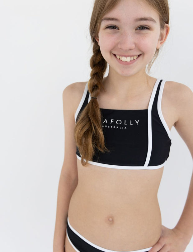 This is a set!
Crop top style
Contrasting piping detail
Wide, fixed shoulder straps
Seafolly Girls branding on front
Matching hipster pant
Made from: 80% Polyester / 20% Elastane