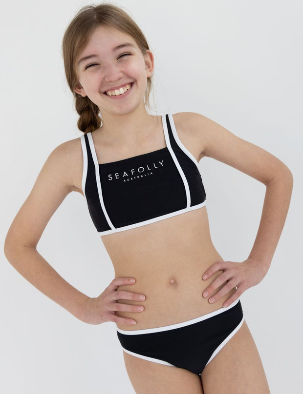 This is a set!
Crop top style
Contrasting piping detail
Wide, fixed shoulder straps
Seafolly Girls branding on front
Matching hipster pant
Made from: 80% Polyester / 20% Elastane