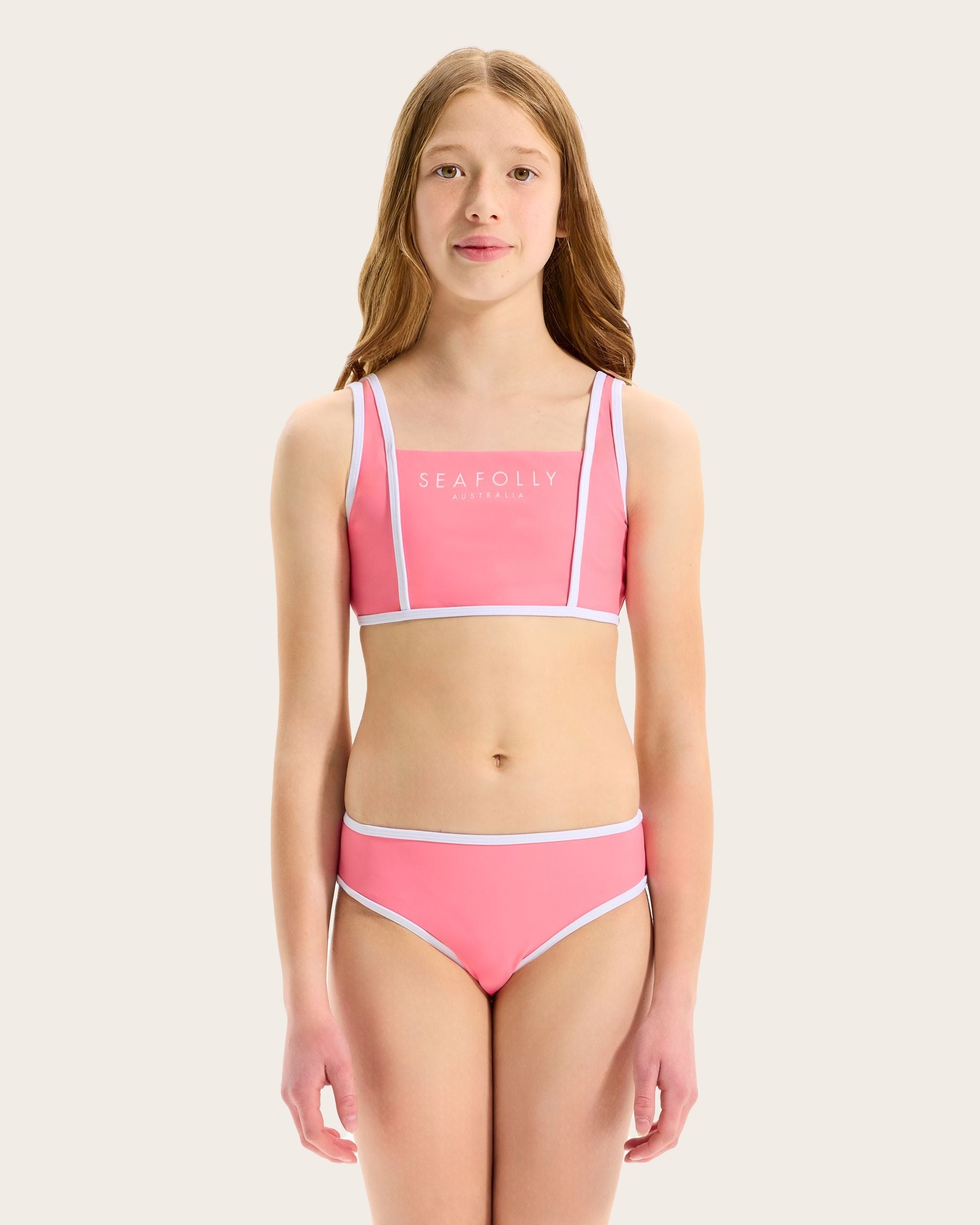 Crop top style
Contrasting piping detail
Wide, fixed shoulder straps
Seafolly Girls branding on front
Matching hipster pant
