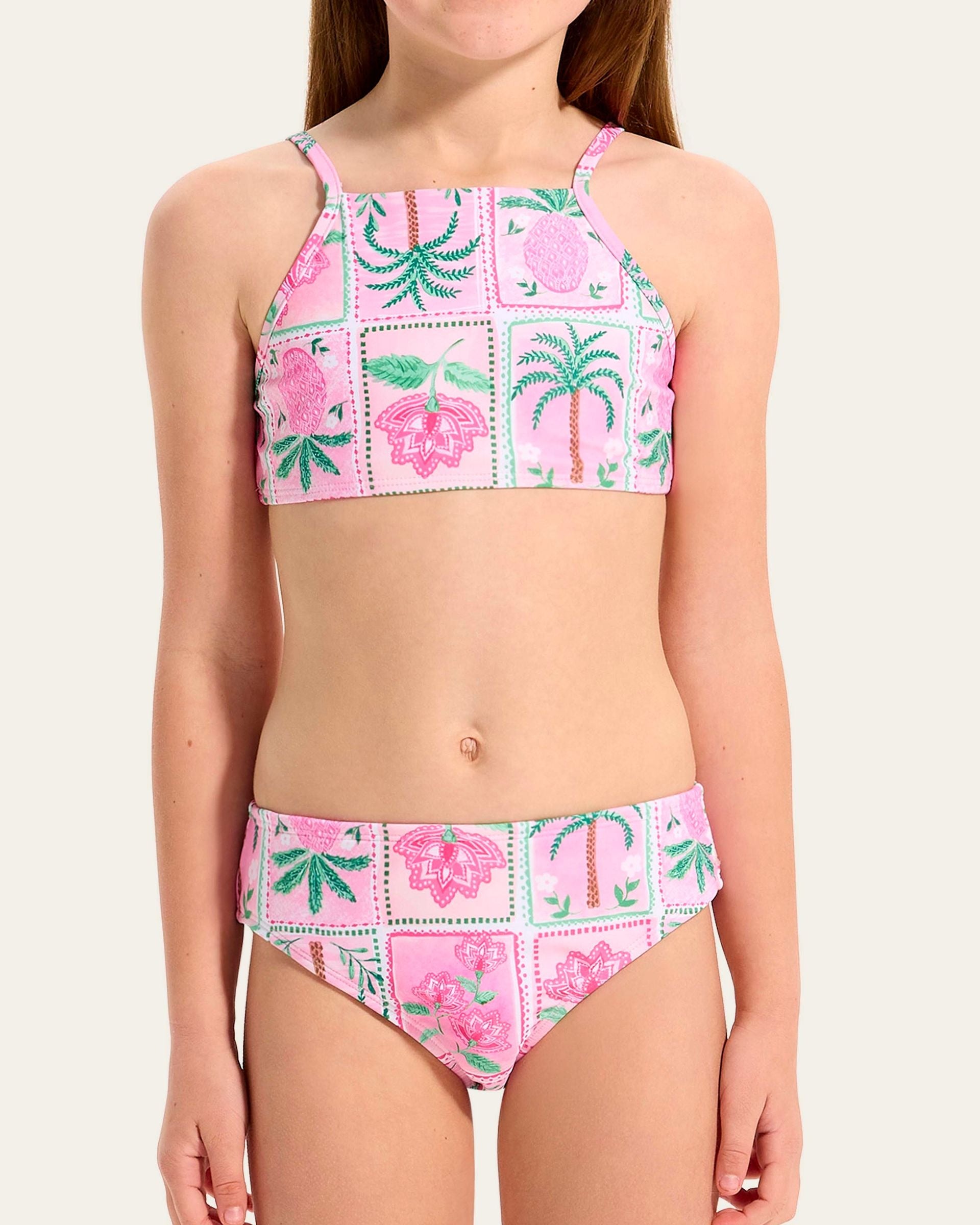 Square Neckline
Pull Over Style
Adjustable Straps For The Perfect Fit
Crop Style
Fabric: 82% Polyester / 18% Lycra Xtralife