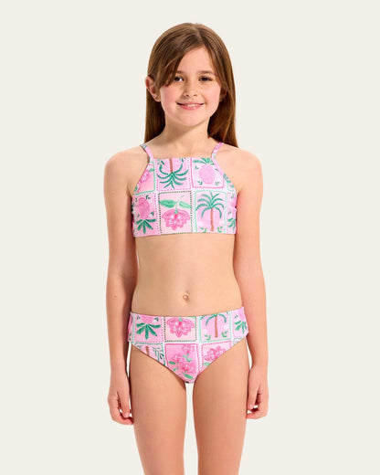 Square Neckline
Pull Over Style
Adjustable Straps For The Perfect Fit
Crop Style
Fabric: 82% Polyester / 18% Lycra Xtralife