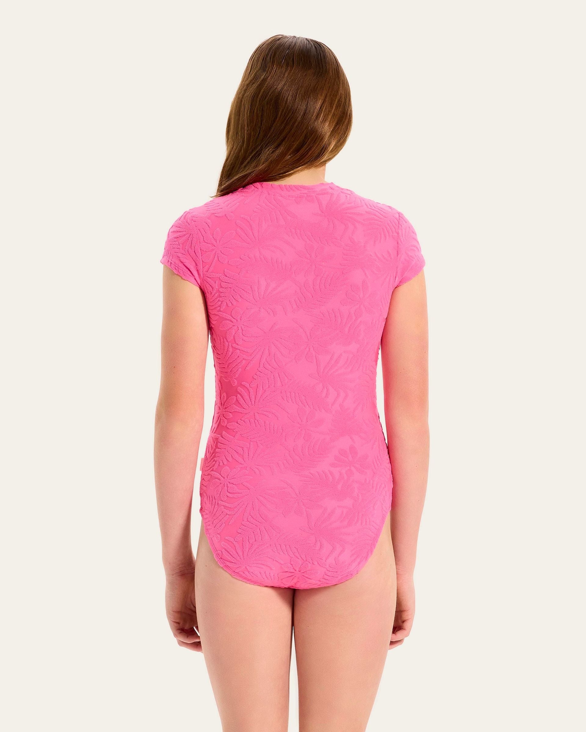 Crew Neckline
Front Zipper
Short Sleeve