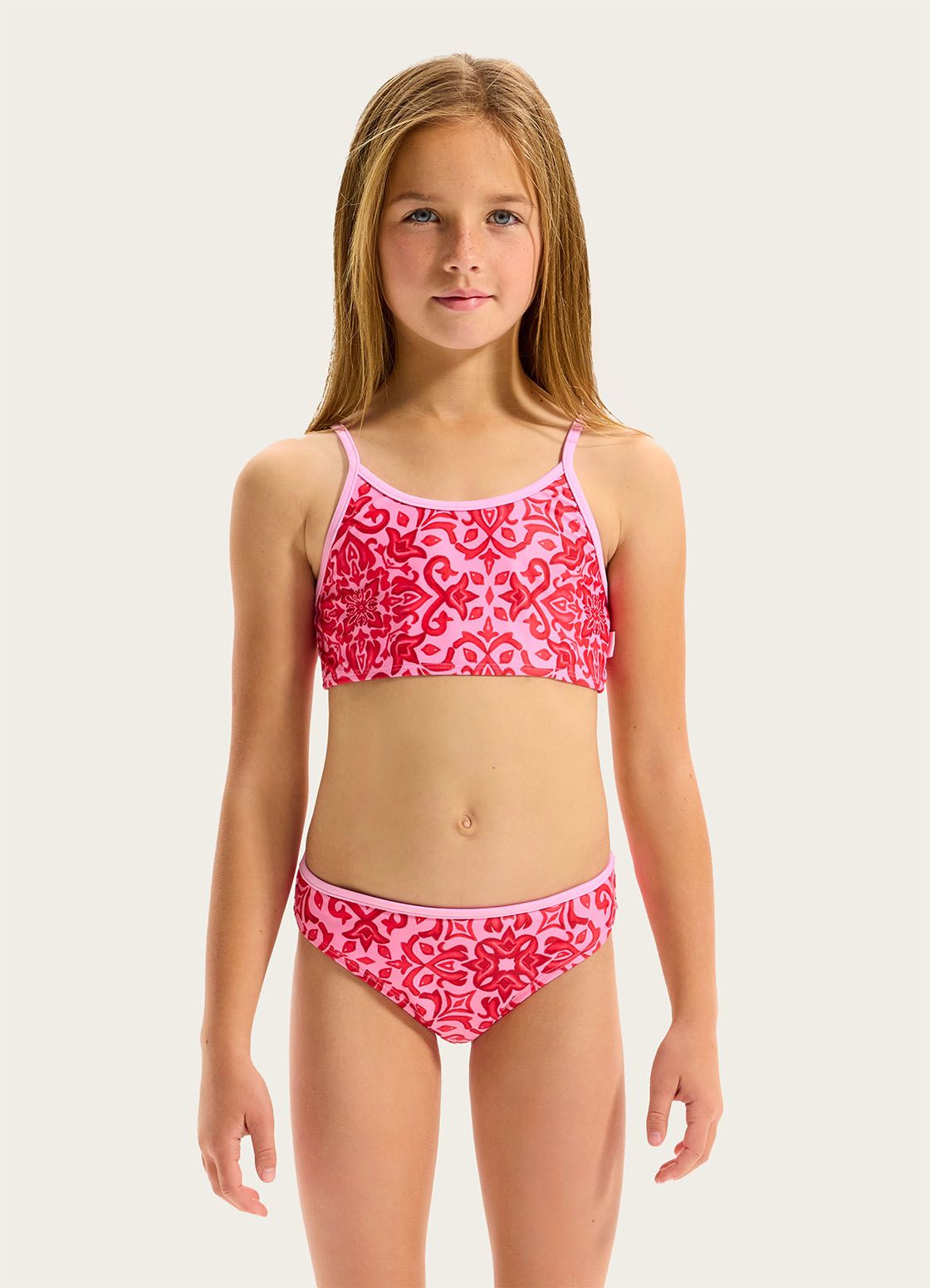 This is a set!
Crop style top
Contrast piping detail
Adjustable straps for the perfect fit
Matching hipster pant

Fully lined for modesty