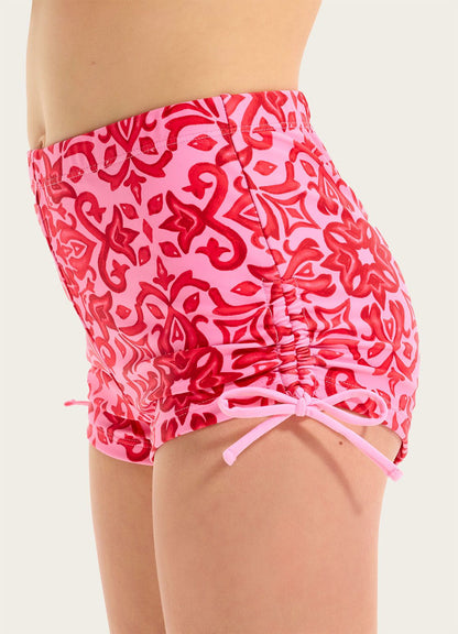 Tie Sides
Crew Neckline
Pull Over Style
Crop Style
Boyleg Legline
Fabric: 82% Polyester / 18% Lycra Xtralife