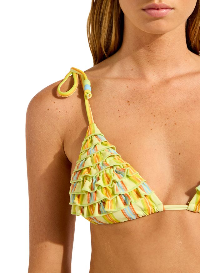 Removable Cups For Shape And Support
Tie Back For Fit Versatility
Tie Straps For The Perfect Fit
Resin Look Trim Detail To Elevate Design