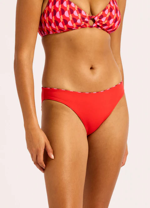 Reversible For Versatile 2 in 1 Styling
Low Rise
Regular Legline To Flatter The Leg
Regular Pant Coverage
Soft Edges For Comfort