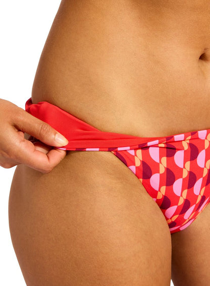 Reversible For Versatile 2 in 1 Styling
Low Rise
Regular Legline To Flatter The Leg
Regular Pant Coverage
Soft Edges For Comfort