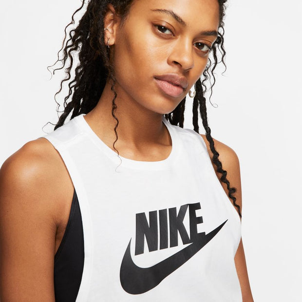Cool off or warm up in the Nike Sportswear Muscle Tank. Made from cotton jersey fabric with a soft feel, it's a great option for enjoying warm weather or your most challenging workouts.