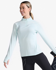 The Ignition 1/4 Zip is designed to trap body heat in, featuring a double-knit waffle with stand collar around your neck and cuff mittens to keep cold hands at bay.