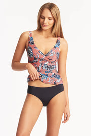 ﻿Singlet top only Multifit bust - best suited for cups A to DD Fixed soft cup support Adjustable & convertible straps - adjust for comfort & to ensure the perfect fit Powermesh lining for front & back support
