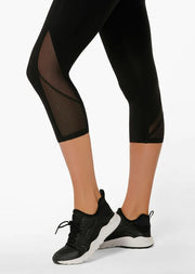 Mesh is back with the Airflow Core Stability 7/8 Leggings. Constructed in our Nothing 2 See Here™ fabric, this legging features mesh panels for ultimate cooling benefits, as well as phone pockets, a hidden rear pocket, key loop, and Active Core Stability™. Pair with the Airflow Sports Bra for a matching set look!