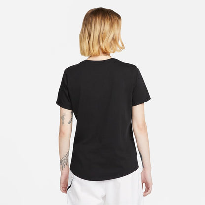 Nike Sportswear Club Essentials Women's T-Shirt We updated our Club Essentials T-shirts to give them an easy fit and modern look perfect for everyday wear. A little wider, a touch shorter in the body and a slightly curved hem give this always-comfortable top its updated look.