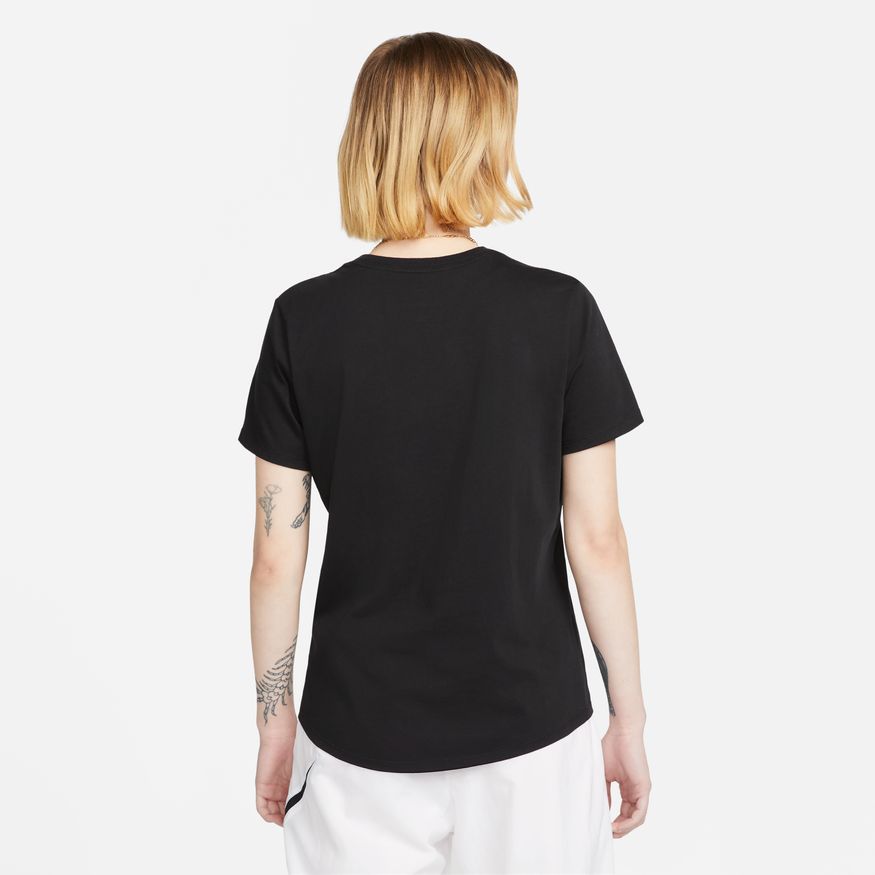 Nike Sportswear Club Essentials Women's T-Shirt We updated our Club Essentials T-shirts to give them an easy fit and modern look perfect for everyday wear. A little wider, a touch shorter in the body and a slightly curved hem give this always-comfortable top its updated look.