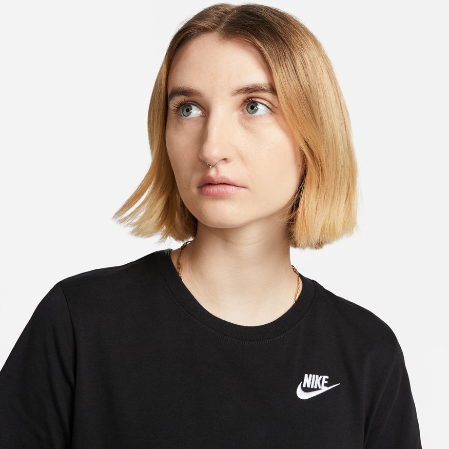 Nike Sportswear Club Essentials Women's T-Shirt We updated our Club Essentials T-shirts to give them an easy fit and modern look perfect for everyday wear. A little wider, a touch shorter in the body and a slightly curved hem give this always-comfortable top its updated look.