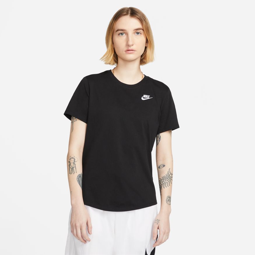 Nike Sportswear Club Essentials Women's T-Shirt We updated our Club Essentials T-shirts to give them an easy fit and modern look perfect for everyday wear. A little wider, a touch shorter in the body and a slightly curved hem give this always-comfortable top its updated look.