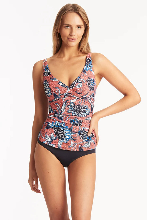 ﻿Singlet top only Multifit bust - best suited for cups A to DD Fixed soft cup support Adjustable & convertible straps - adjust for comfort & to ensure the perfect fit Powermesh lining for front & back support