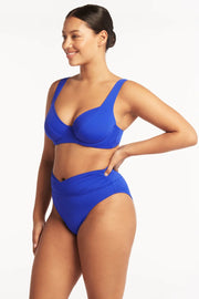 owermesh lining for front & back support Soft folded ruched waistband, that can be worn high waisted or folded down