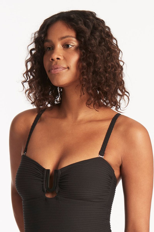Removable soft cups - remove cups to give more depth if you have a larger bust Side boning for shape & side support Adjustable, convertible & removable straps - adjust for comfort & to ensure the perfect fit Powermesh lining for front & back support